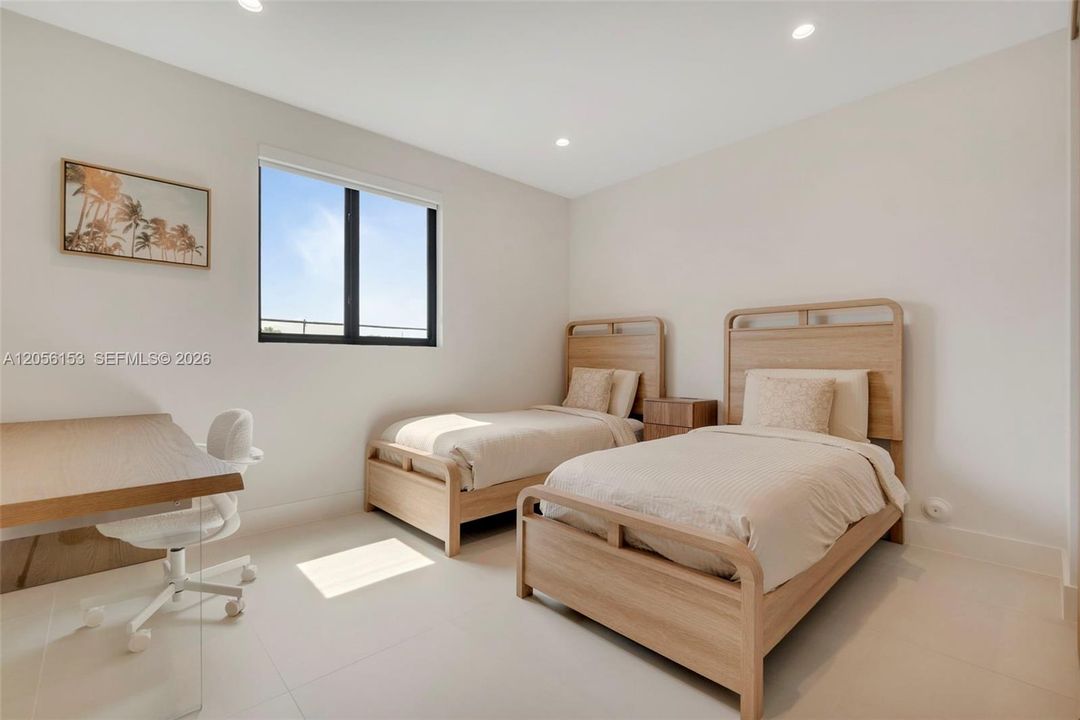 For Rent: $14,000 (4 beds, 3 baths, 2558 Square Feet)