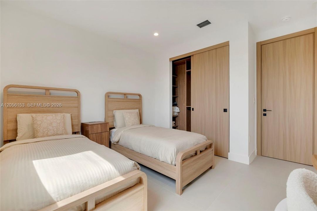 For Rent: $14,000 (4 beds, 3 baths, 2558 Square Feet)