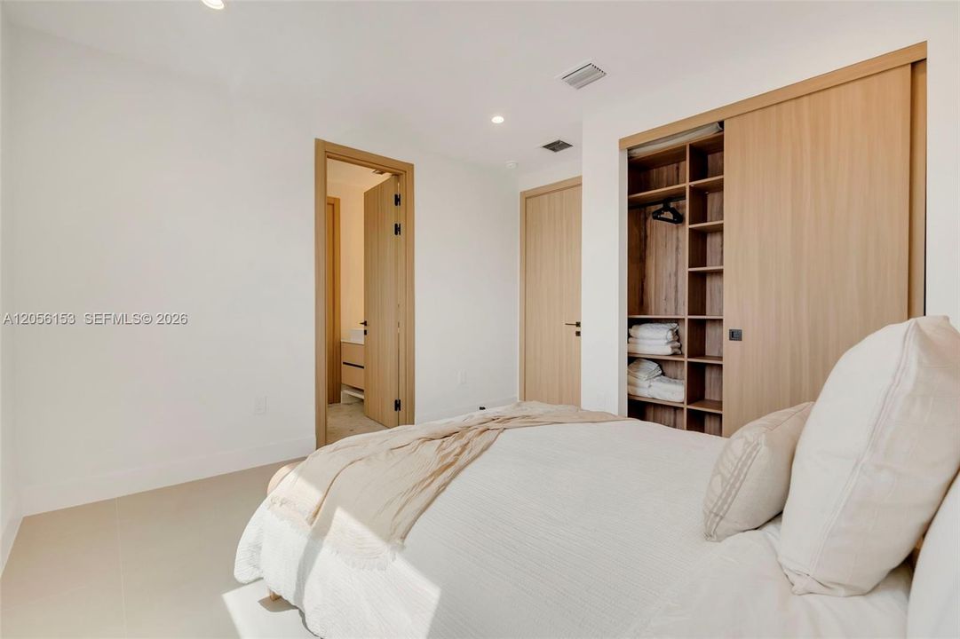 For Rent: $14,000 (4 beds, 3 baths, 2558 Square Feet)
