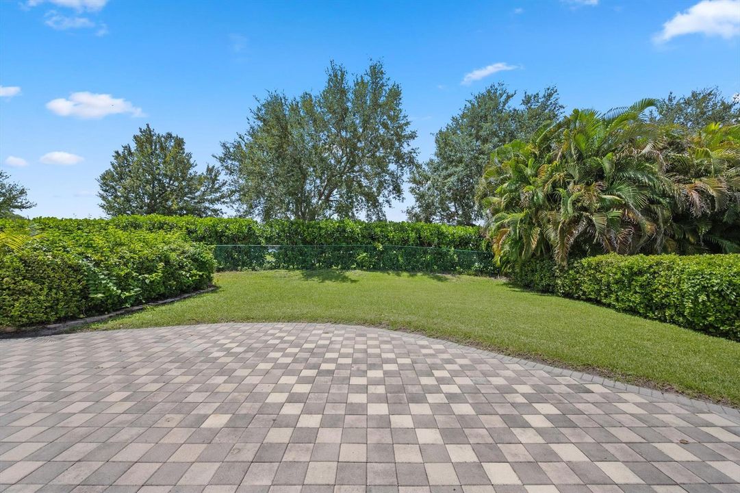 SPACIOUS AND PRIVATE BACKYARD