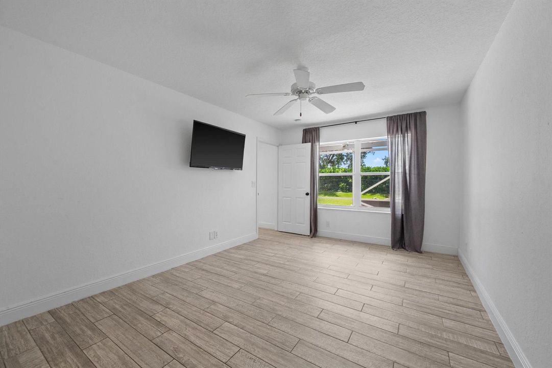 MAIN BEDROOM