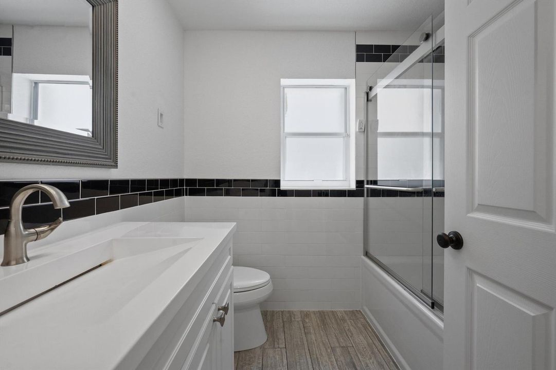 GUEST BATHROOM WITH TUB