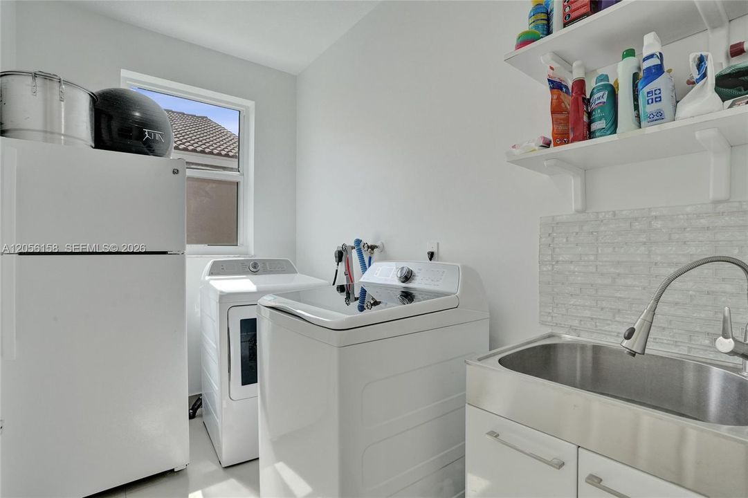 En Venta: $1,088,000 (5 camas, 3 baños, 2480 Pies cuadrados)