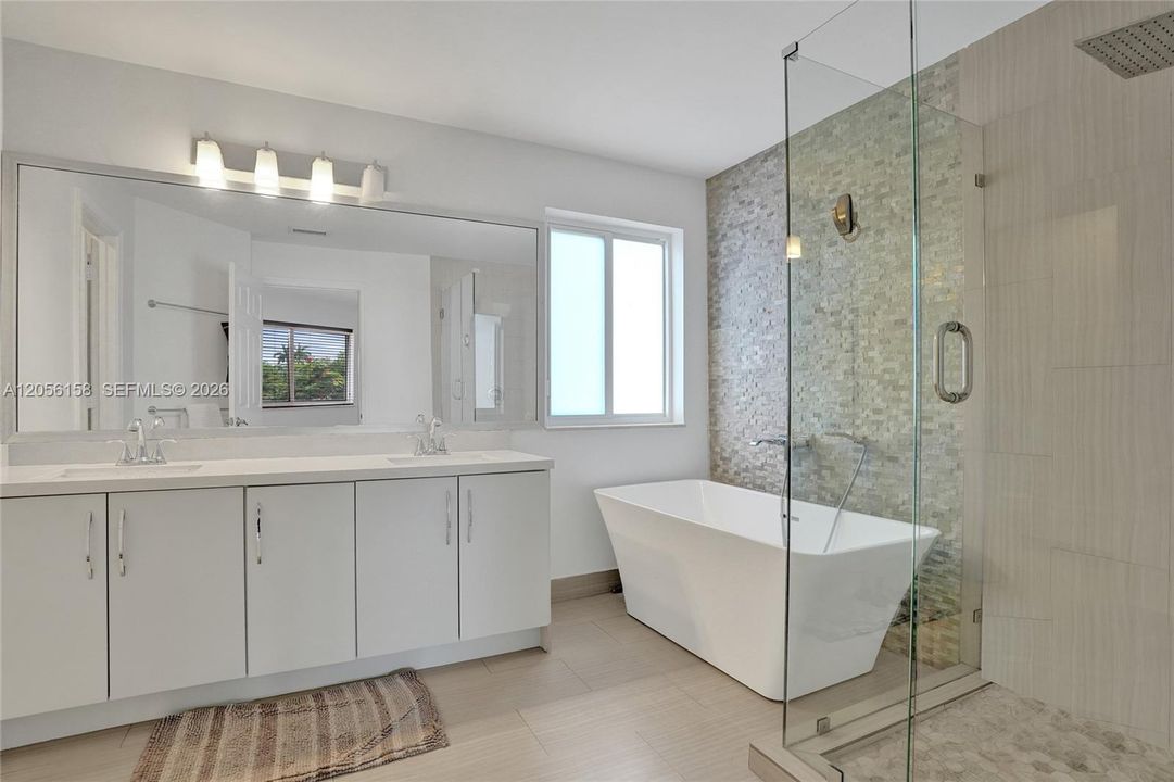 En Venta: $1,088,000 (5 camas, 3 baños, 2480 Pies cuadrados)