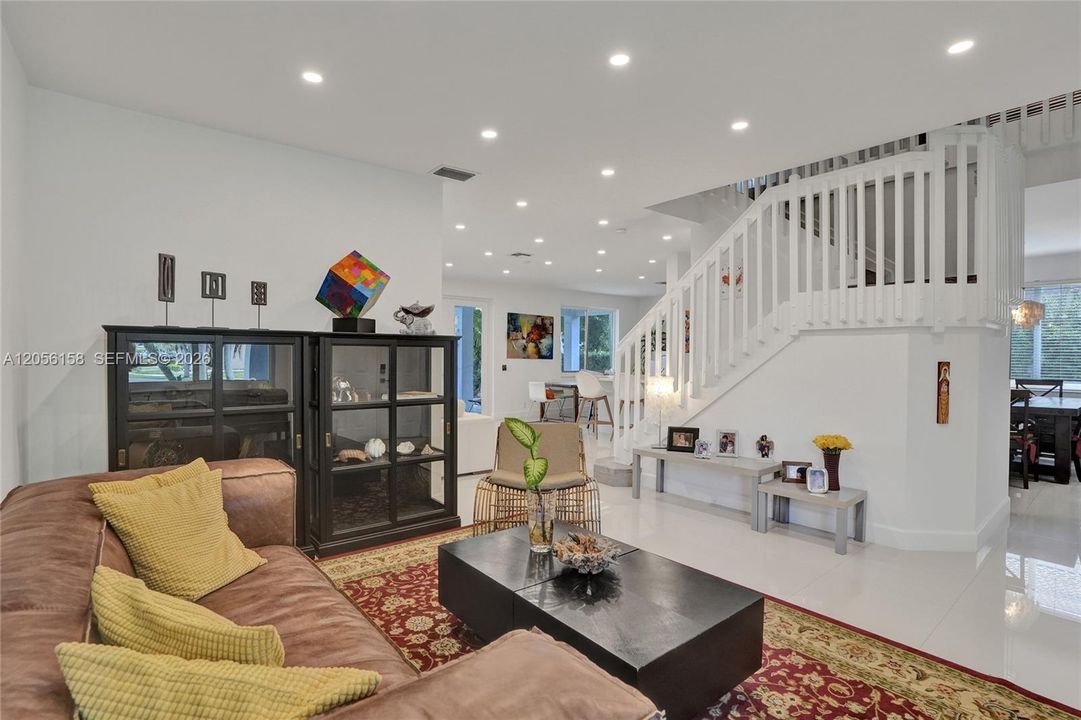 En Venta: $1,088,000 (5 camas, 3 baños, 2480 Pies cuadrados)