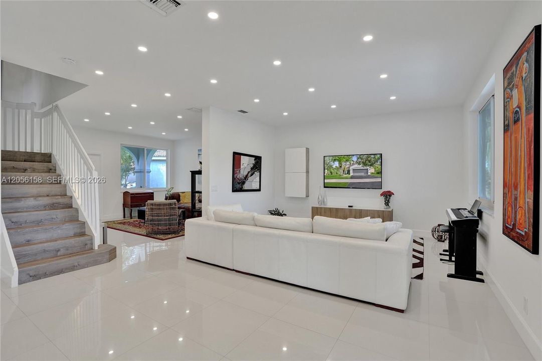 En Venta: $1,088,000 (5 camas, 3 baños, 2480 Pies cuadrados)