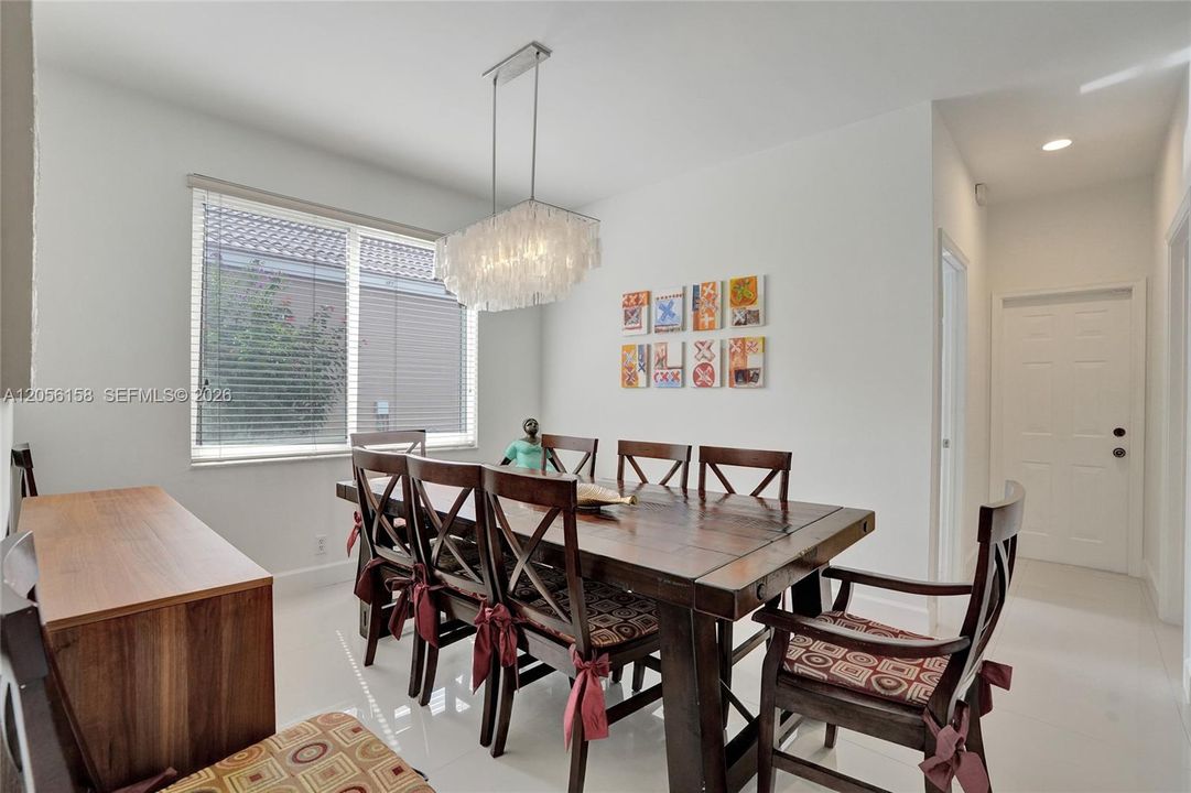 En Venta: $1,088,000 (5 camas, 3 baños, 2480 Pies cuadrados)