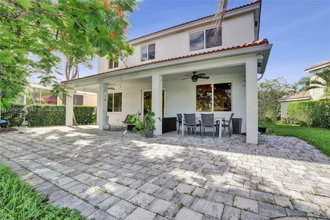 En Venta: $1,088,000 (5 camas, 3 baños, 2480 Pies cuadrados)