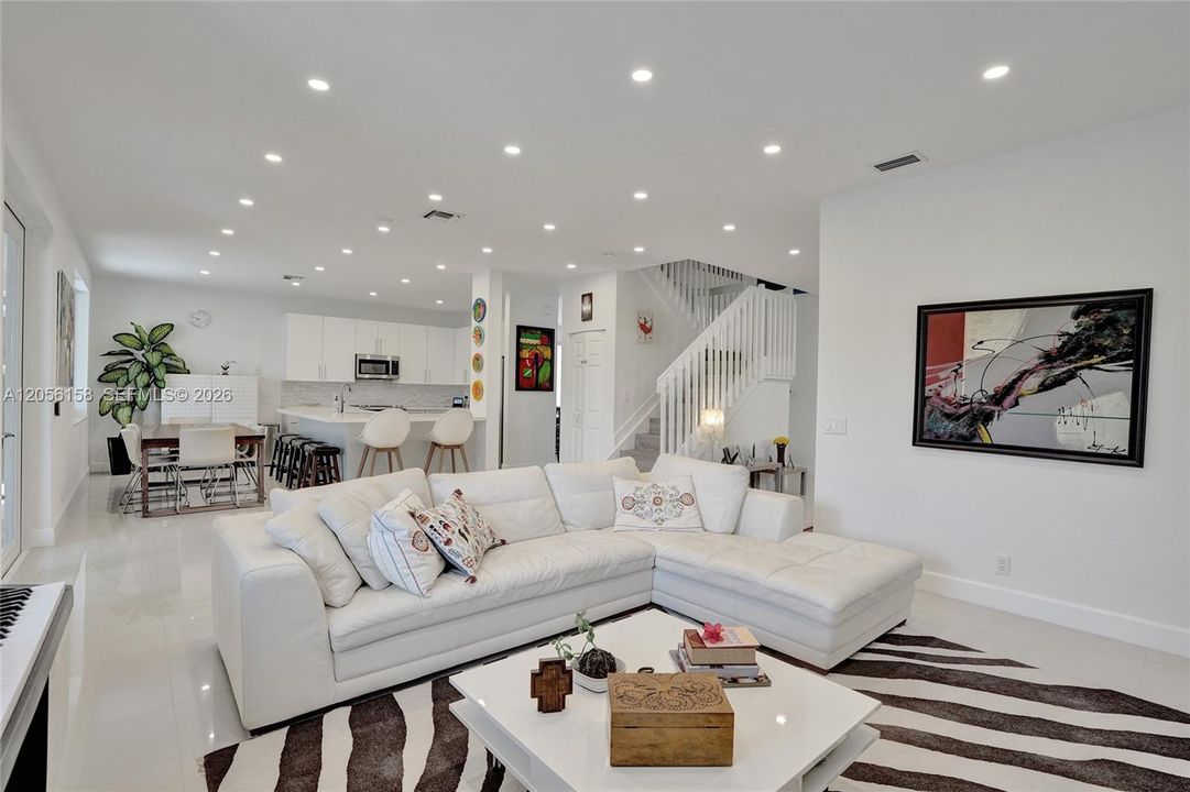En Venta: $1,088,000 (5 camas, 3 baños, 2480 Pies cuadrados)