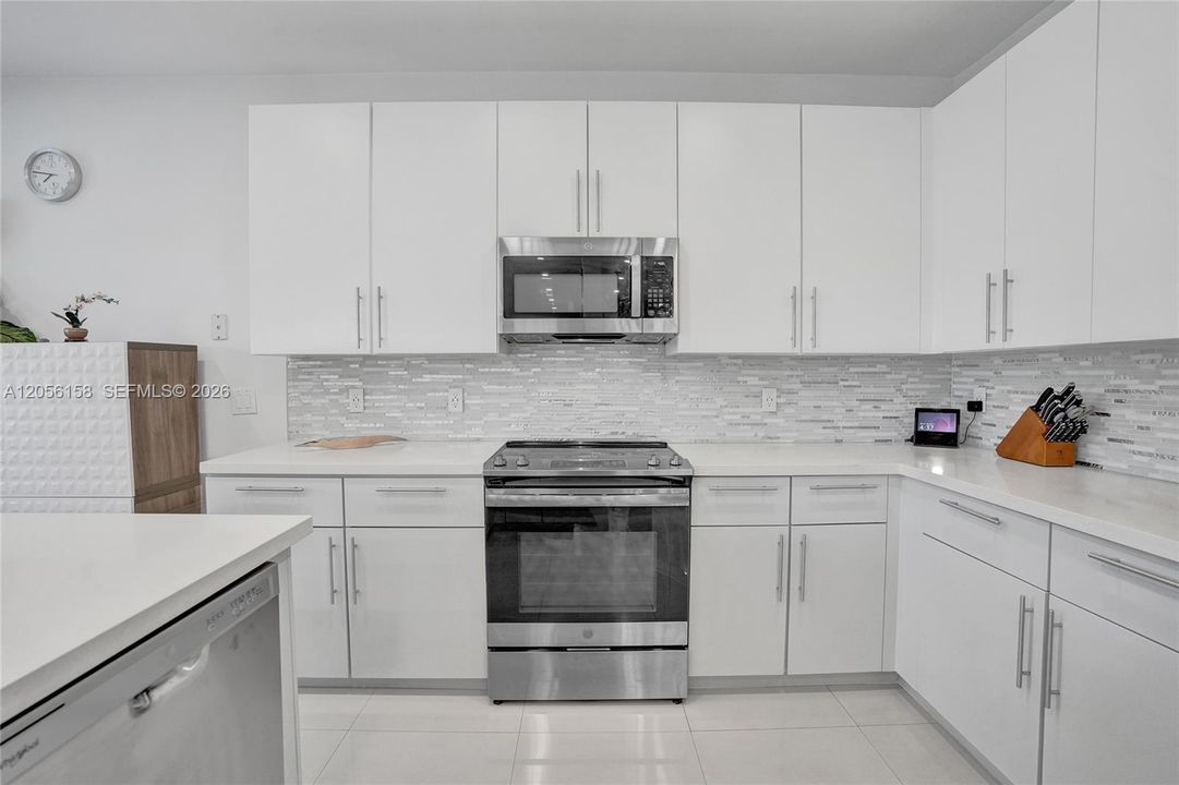 En Venta: $1,088,000 (5 camas, 3 baños, 2480 Pies cuadrados)