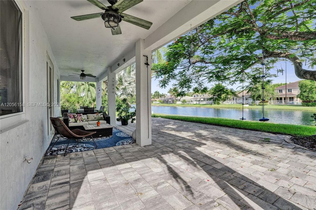 En Venta: $1,088,000 (5 camas, 3 baños, 2480 Pies cuadrados)