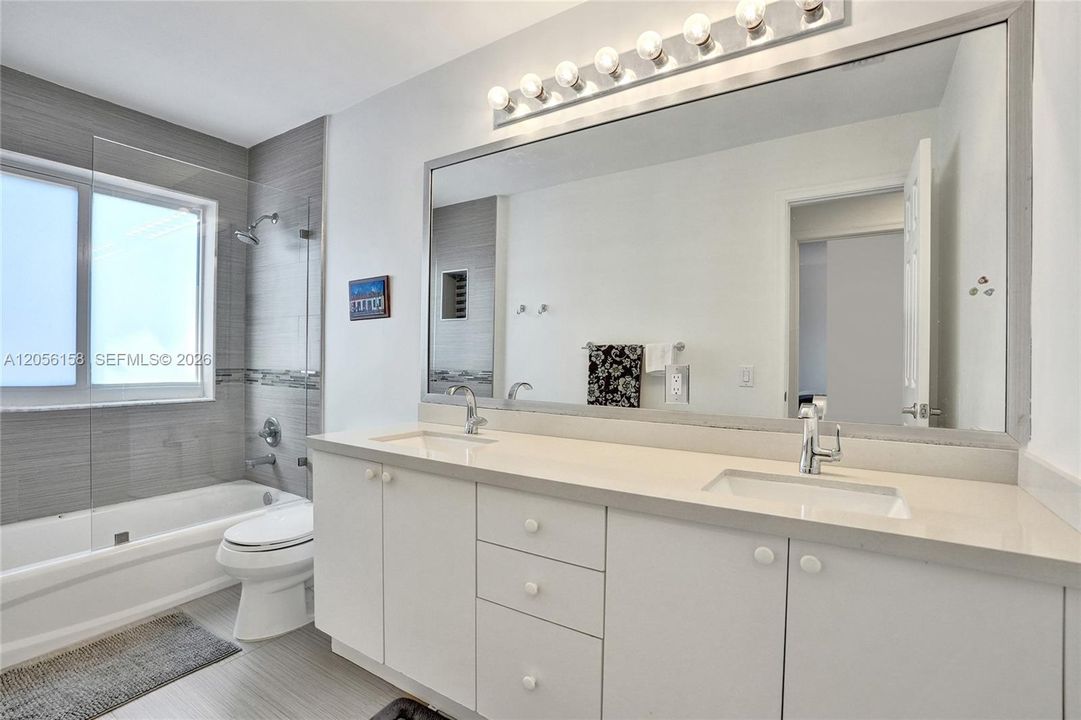 En Venta: $1,088,000 (5 camas, 3 baños, 2480 Pies cuadrados)