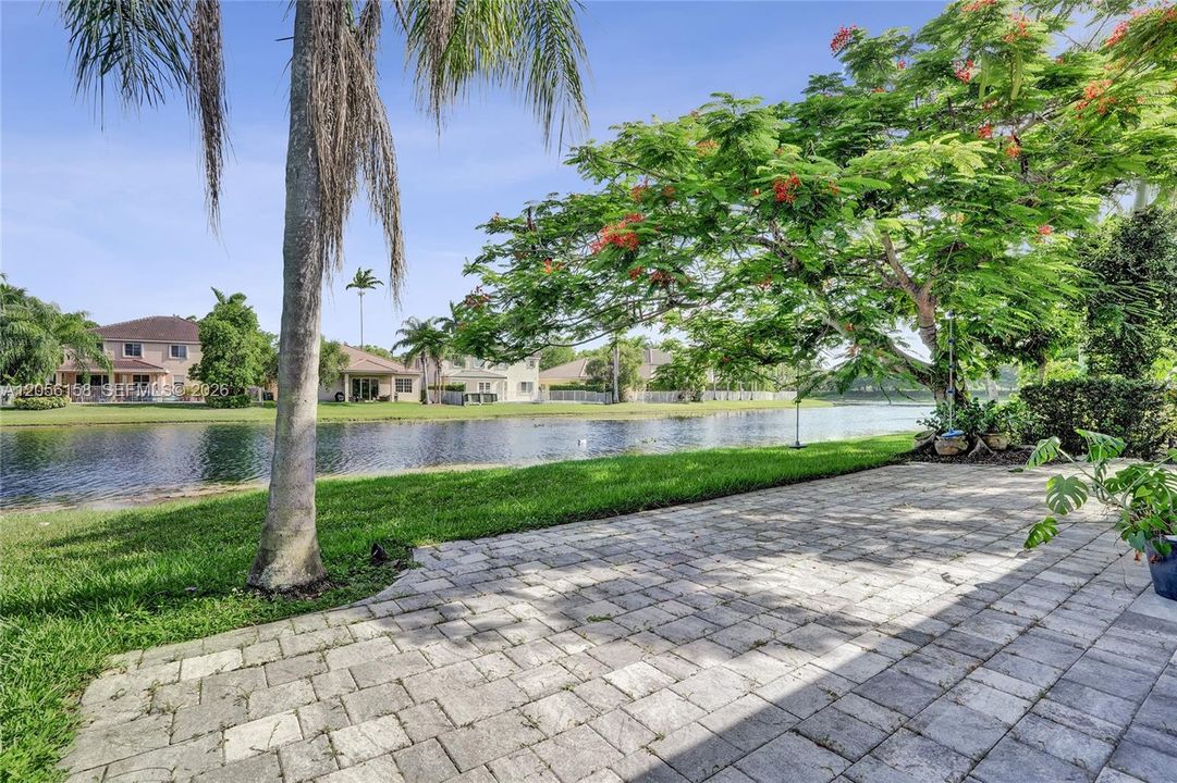 En Venta: $1,088,000 (5 camas, 3 baños, 2480 Pies cuadrados)