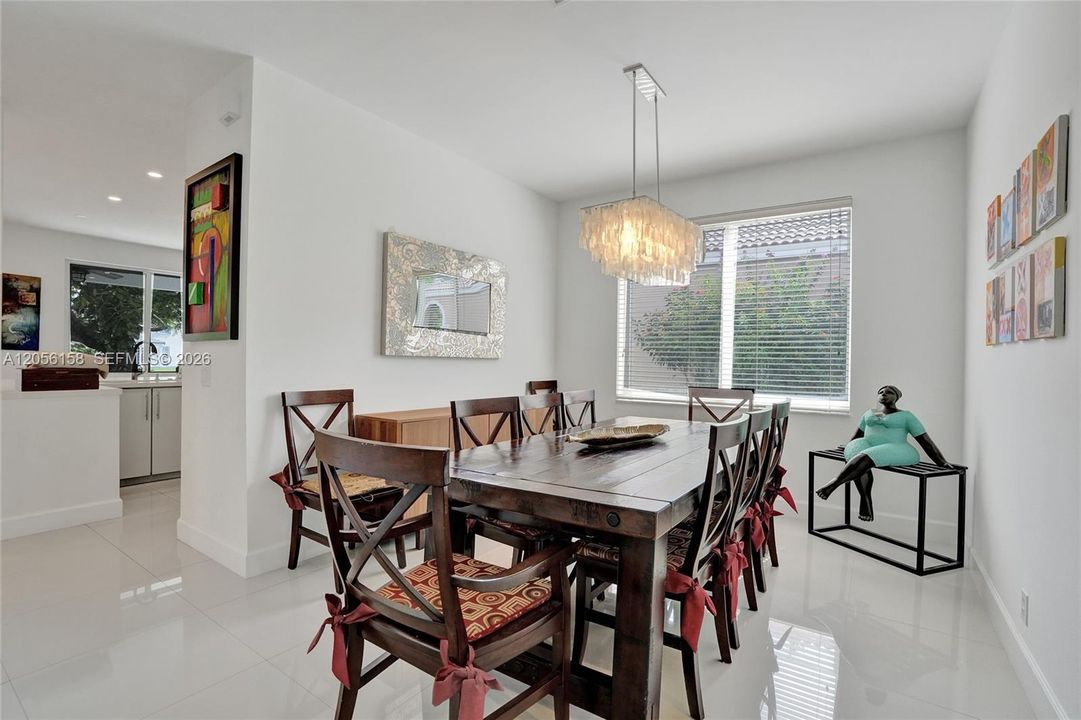 En Venta: $1,088,000 (5 camas, 3 baños, 2480 Pies cuadrados)