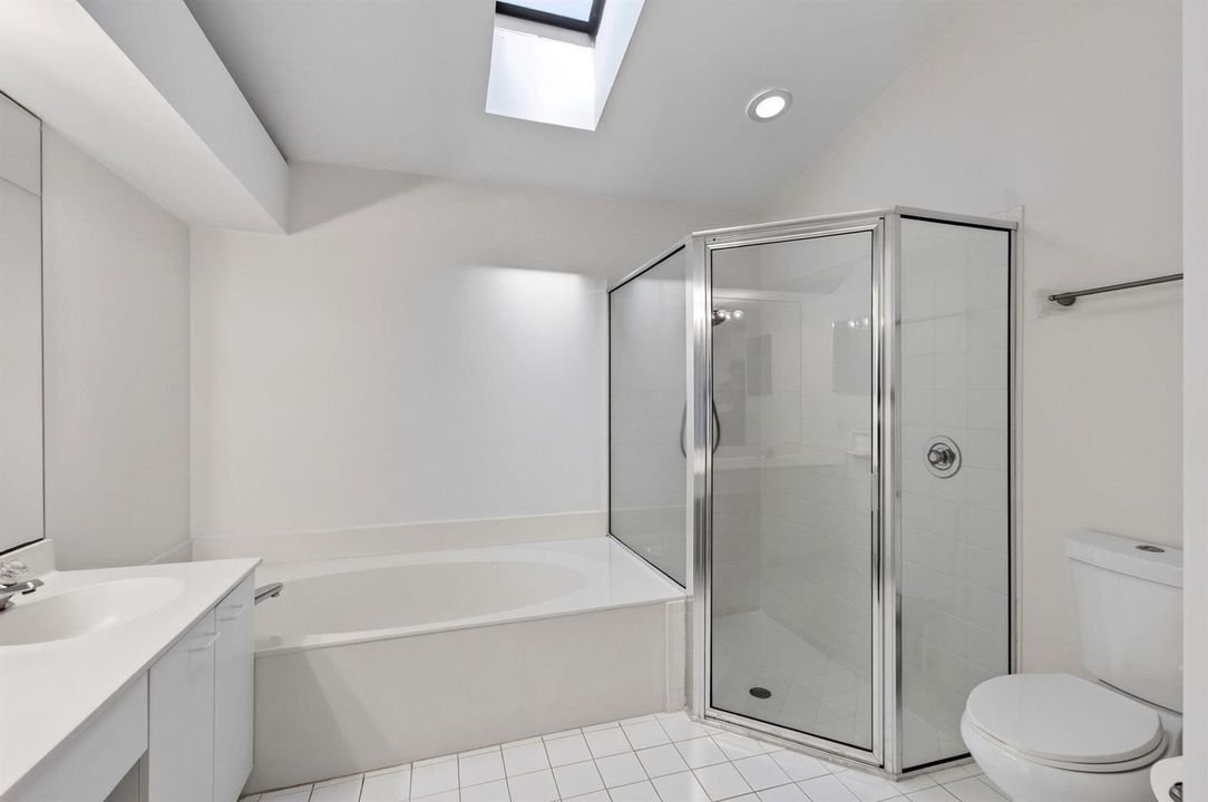 EN-SUITE BATHROOM