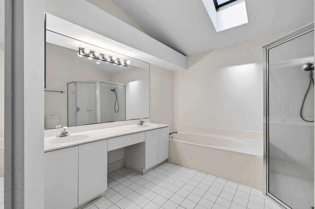 EN-SUITE BATH