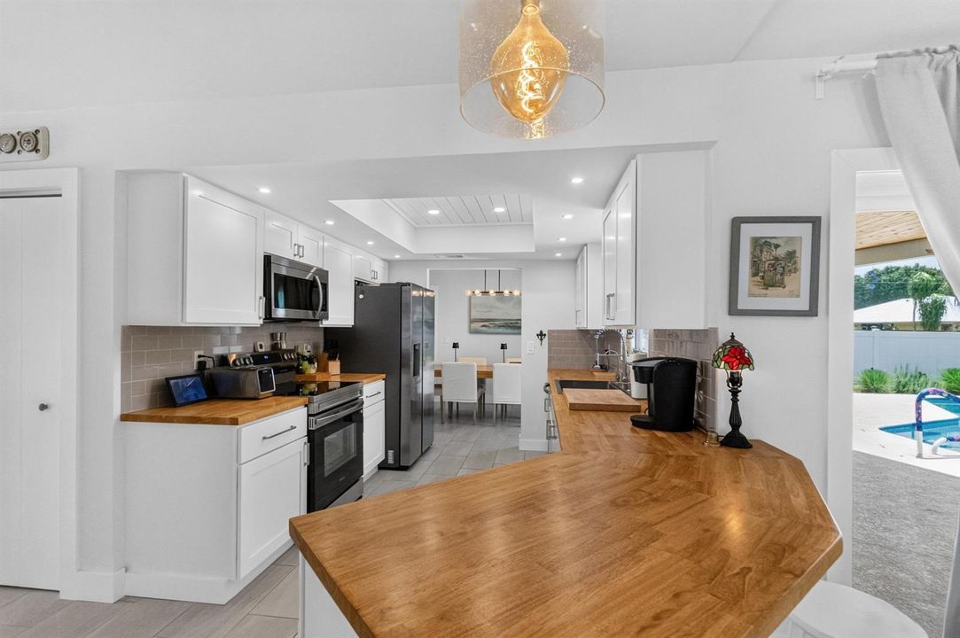 Kitchen with Breakfast Bar