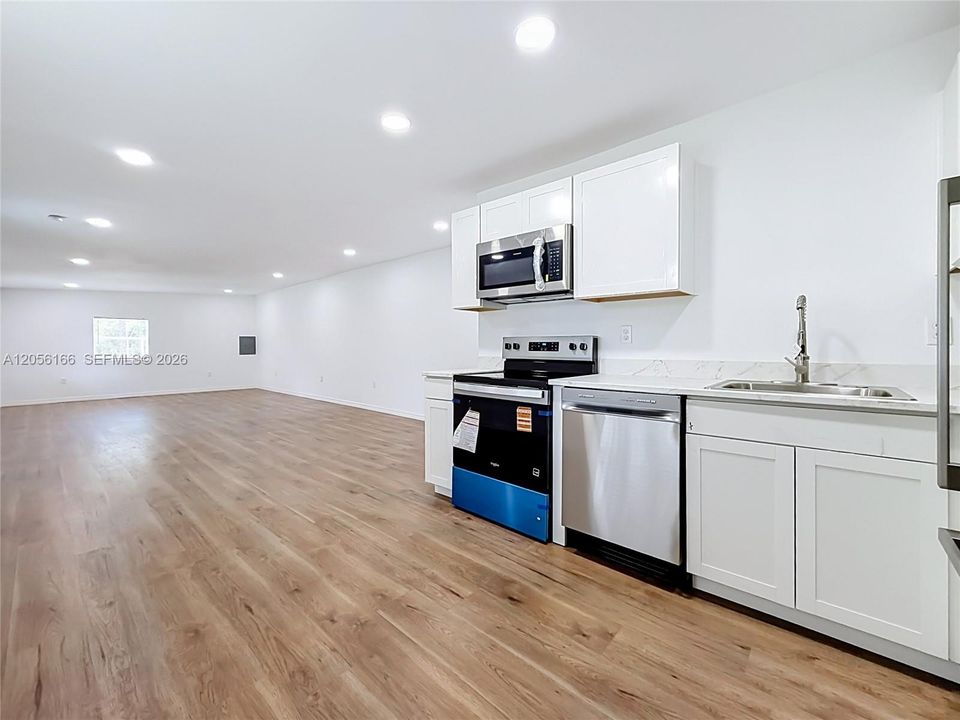 На продажу: $195,000 (4 спален, 3 ванн, 2416 Квадратных фут)
