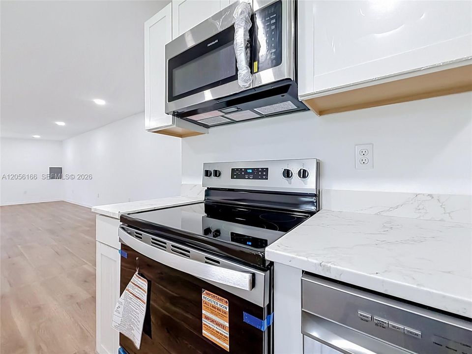 На продажу: $195,000 (4 спален, 3 ванн, 2416 Квадратных фут)
