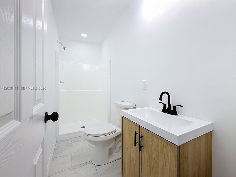 На продажу: $195,000 (4 спален, 3 ванн, 2416 Квадратных фут)