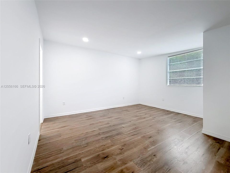 На продажу: $195,000 (4 спален, 3 ванн, 2416 Квадратных фут)