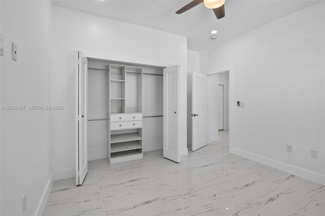 На продажу: $989,900 (6 спален, 4 ванн, 2830 Квадратных фут)