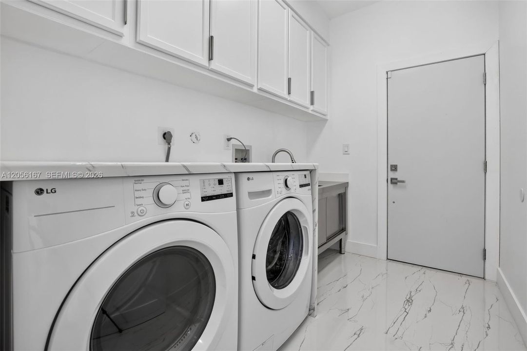 На продажу: $989,900 (6 спален, 4 ванн, 2830 Квадратных фут)