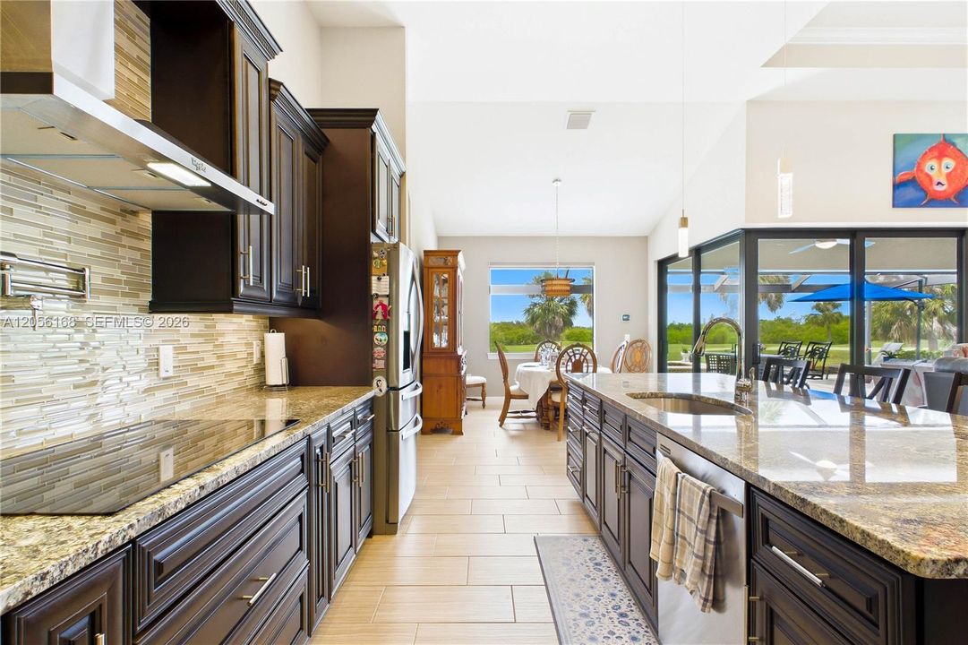 Activo con contrato: $749,900 (3 camas, 2 baños, 2215 Pies cuadrados)