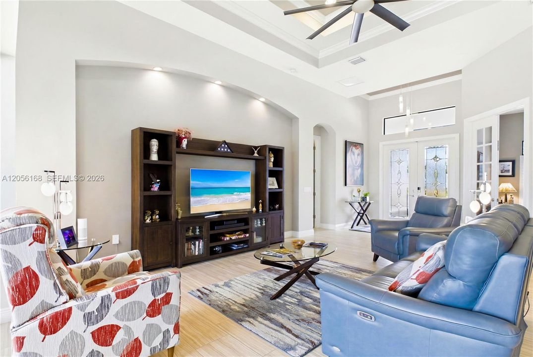 Activo con contrato: $749,900 (3 camas, 2 baños, 2215 Pies cuadrados)