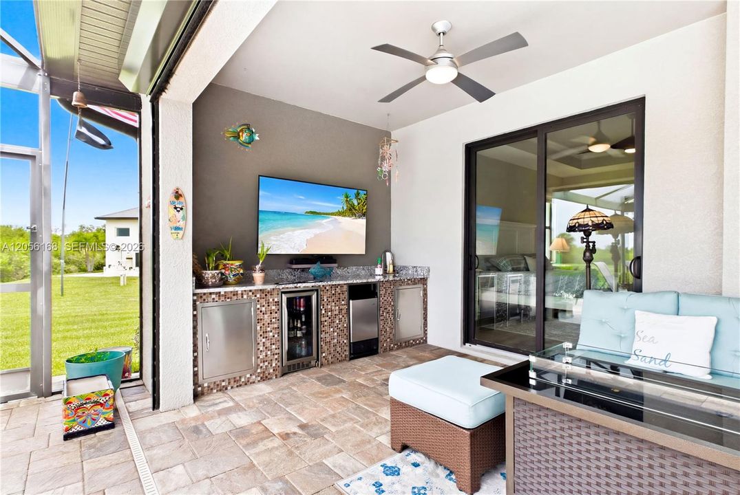 Activo con contrato: $749,900 (3 camas, 2 baños, 2215 Pies cuadrados)
