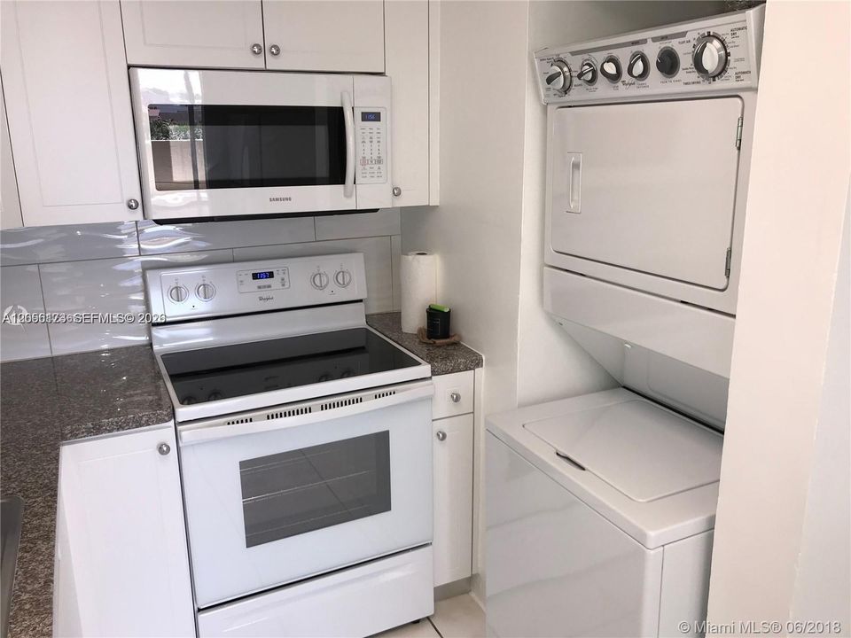 For Rent: $2,150 (2 beds, 2 baths, 960 Square Feet)
