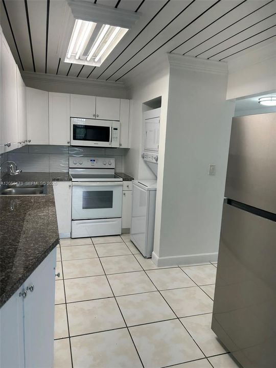 For Rent: $2,150 (2 beds, 2 baths, 960 Square Feet)