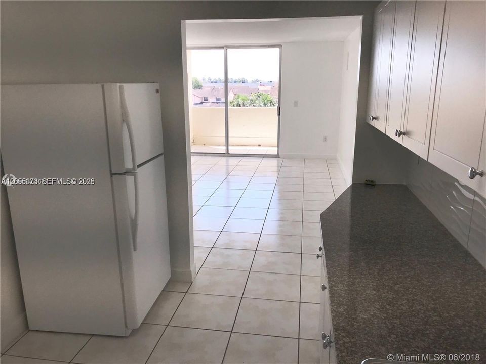 For Rent: $2,150 (2 beds, 2 baths, 960 Square Feet)