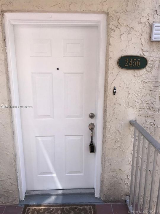 For Rent: $2,150 (2 beds, 2 baths, 960 Square Feet)