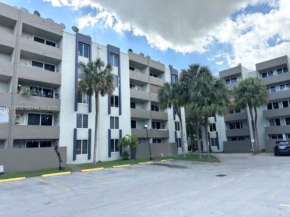 For Rent: $2,150 (2 beds, 2 baths, 960 Square Feet)
