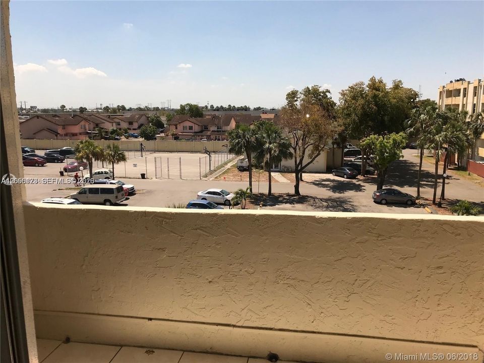 For Rent: $2,150 (2 beds, 2 baths, 960 Square Feet)