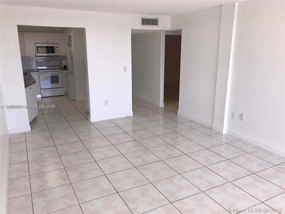 For Rent: $2,150 (2 beds, 2 baths, 960 Square Feet)