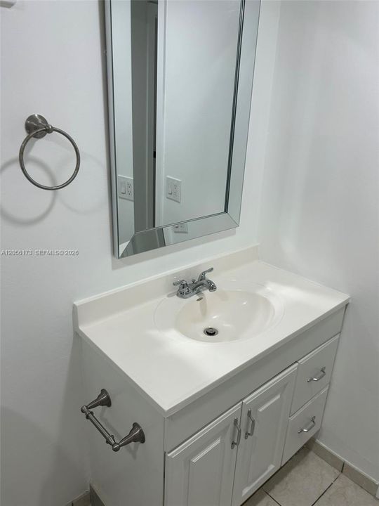 For Rent: $2,150 (2 beds, 2 baths, 960 Square Feet)