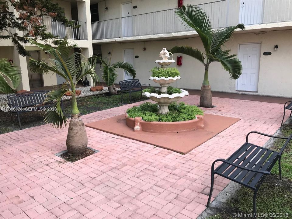 For Rent: $2,150 (2 beds, 2 baths, 960 Square Feet)