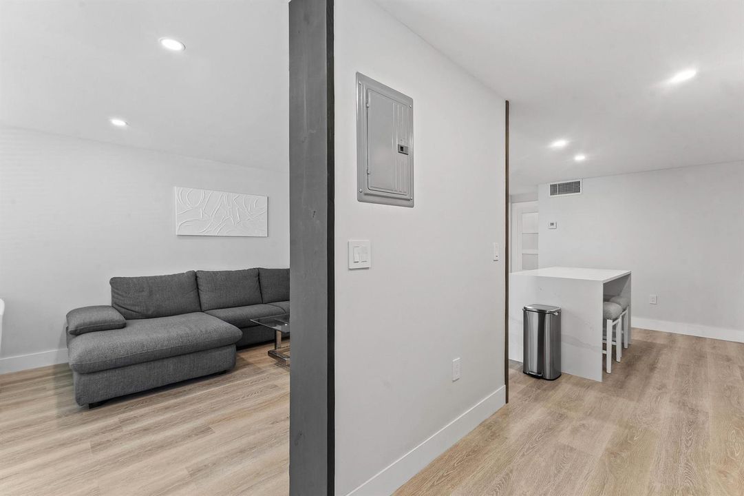 012-108ParadiseHarbourBoulevard-107-Nort