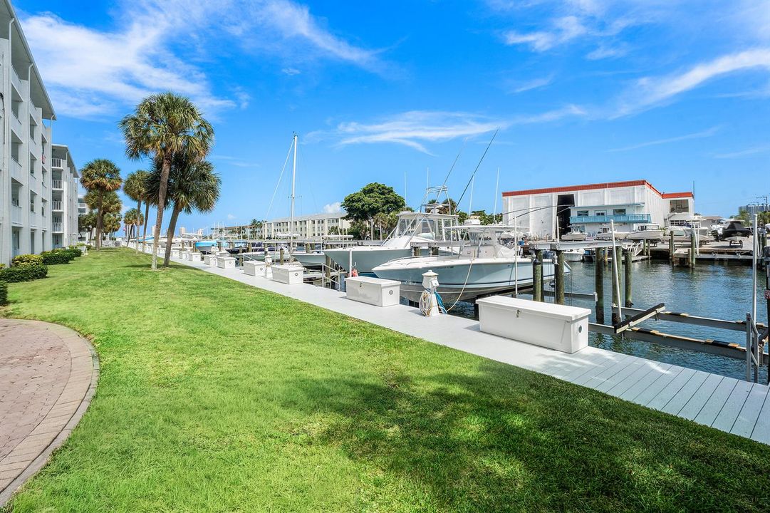 026-108ParadiseHarbourBoulevard-107-Nort