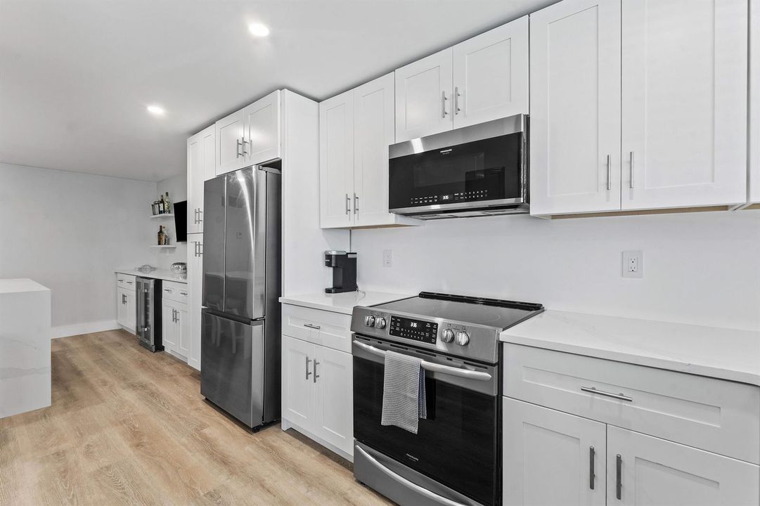 011-108ParadiseHarbourBoulevard-107-Nort