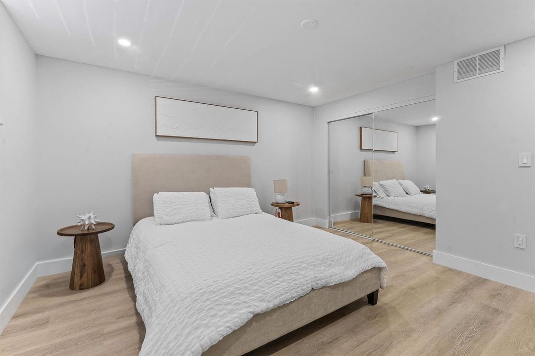 019-108ParadiseHarbourBoulevard-107-Nort