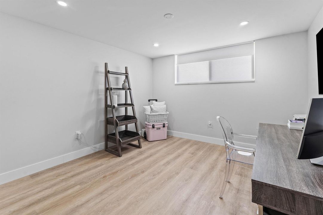 023-108ParadiseHarbourBoulevard-502-Nort
