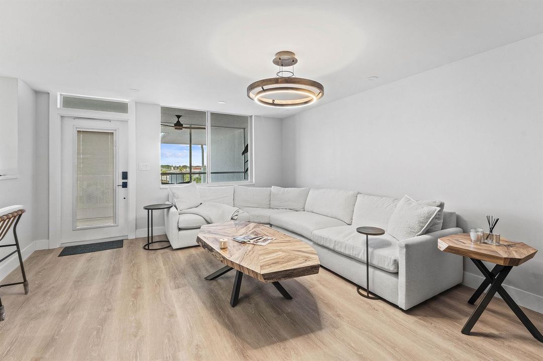 007-108ParadiseHarbourBoulevard-502-Nort