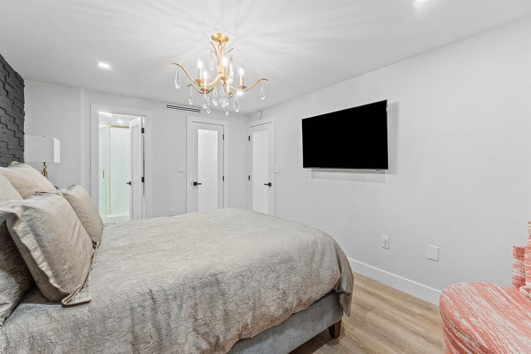 020-108ParadiseHarbourBoulevard-502-Nort
