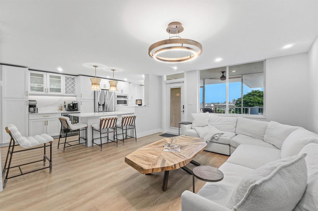 010-108ParadiseHarbourBoulevard-502-Nort