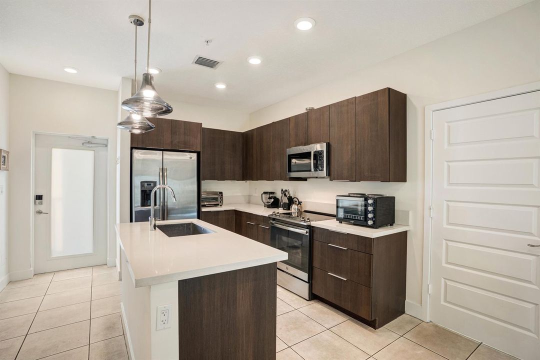 4725-Northwest-85th-Ave-43-Doral-FL-3316