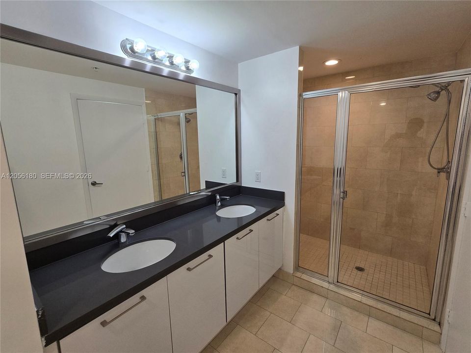 For Rent: $3,900 (2 beds, 2 baths, 1079 Square Feet)
