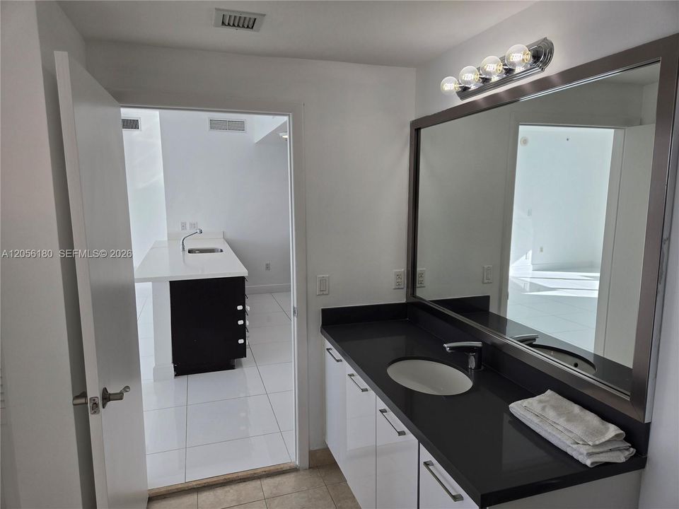 For Rent: $3,900 (2 beds, 2 baths, 1079 Square Feet)